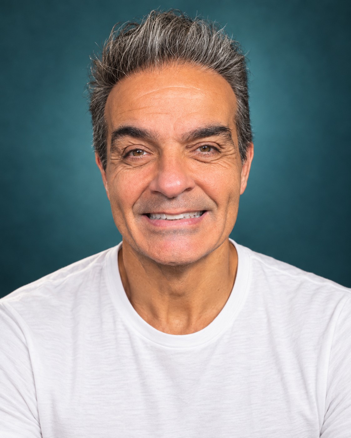 Jordão, palestrante e treinador de vendas, sorrindo